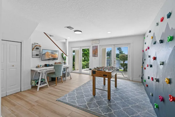 $9,500 | 8110 West Lake Drive, West Palm Beach, FL 33406