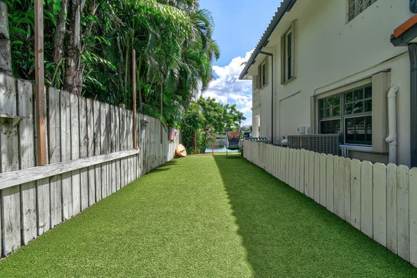 $9,500 | 8110 West Lake Drive, West Palm Beach, FL 33406