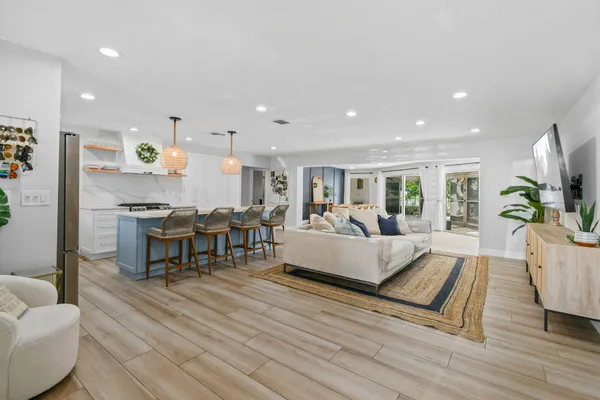 $9,500 | 8110 West Lake Drive, West Palm Beach, FL 33406