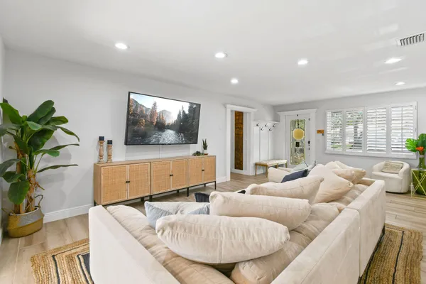 $9,500 | 8110 West Lake Drive, West Palm Beach, FL 33406