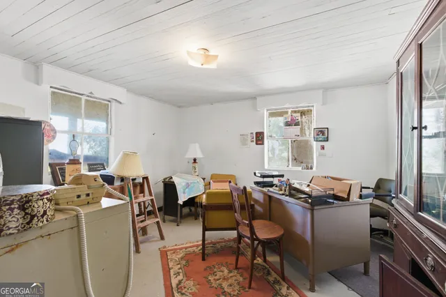 a view of a pathway of a house with wooden fence