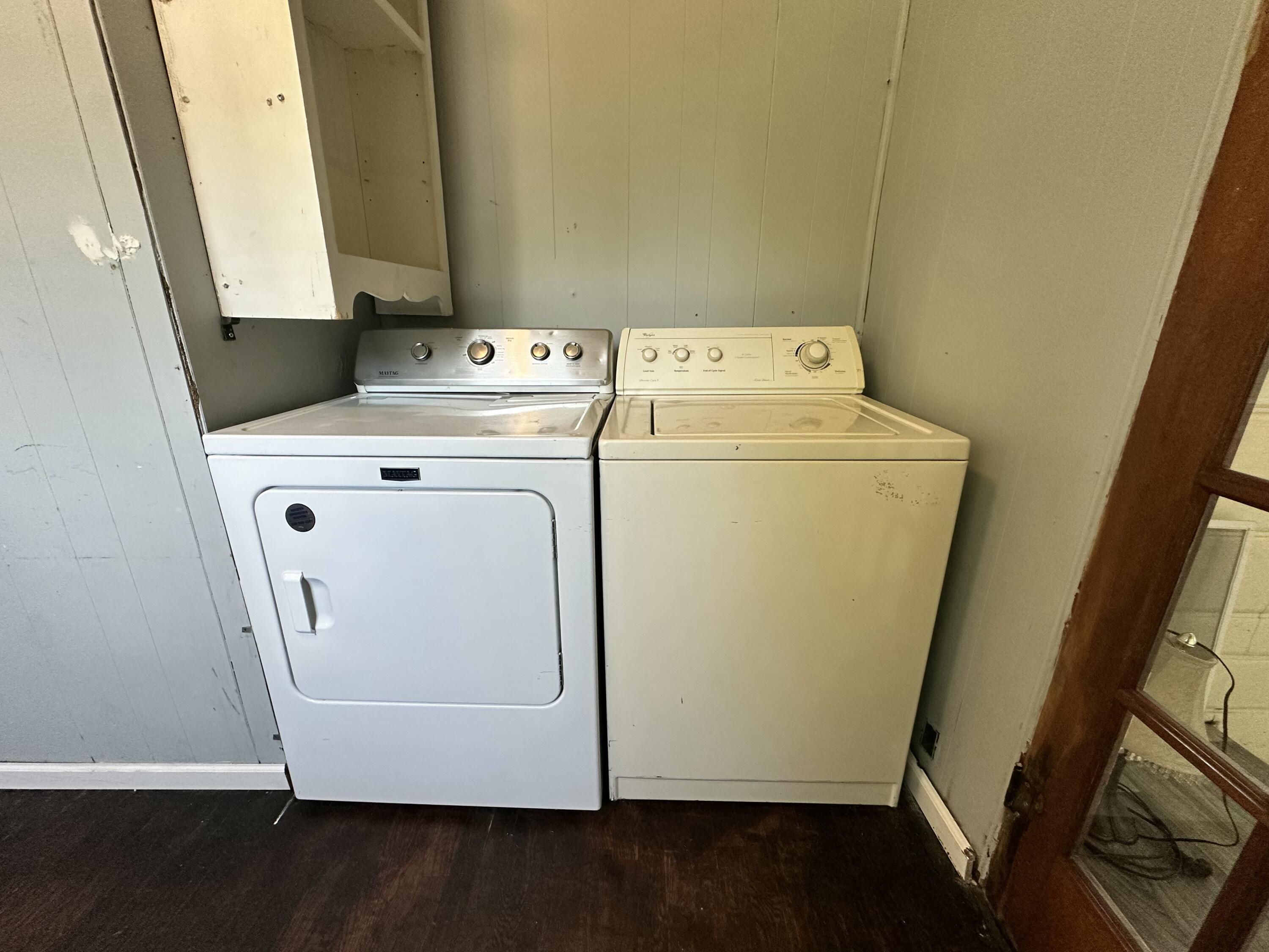 1460 South Dye Road Flint, MI 48532 - Photo 8 of 10 laundry