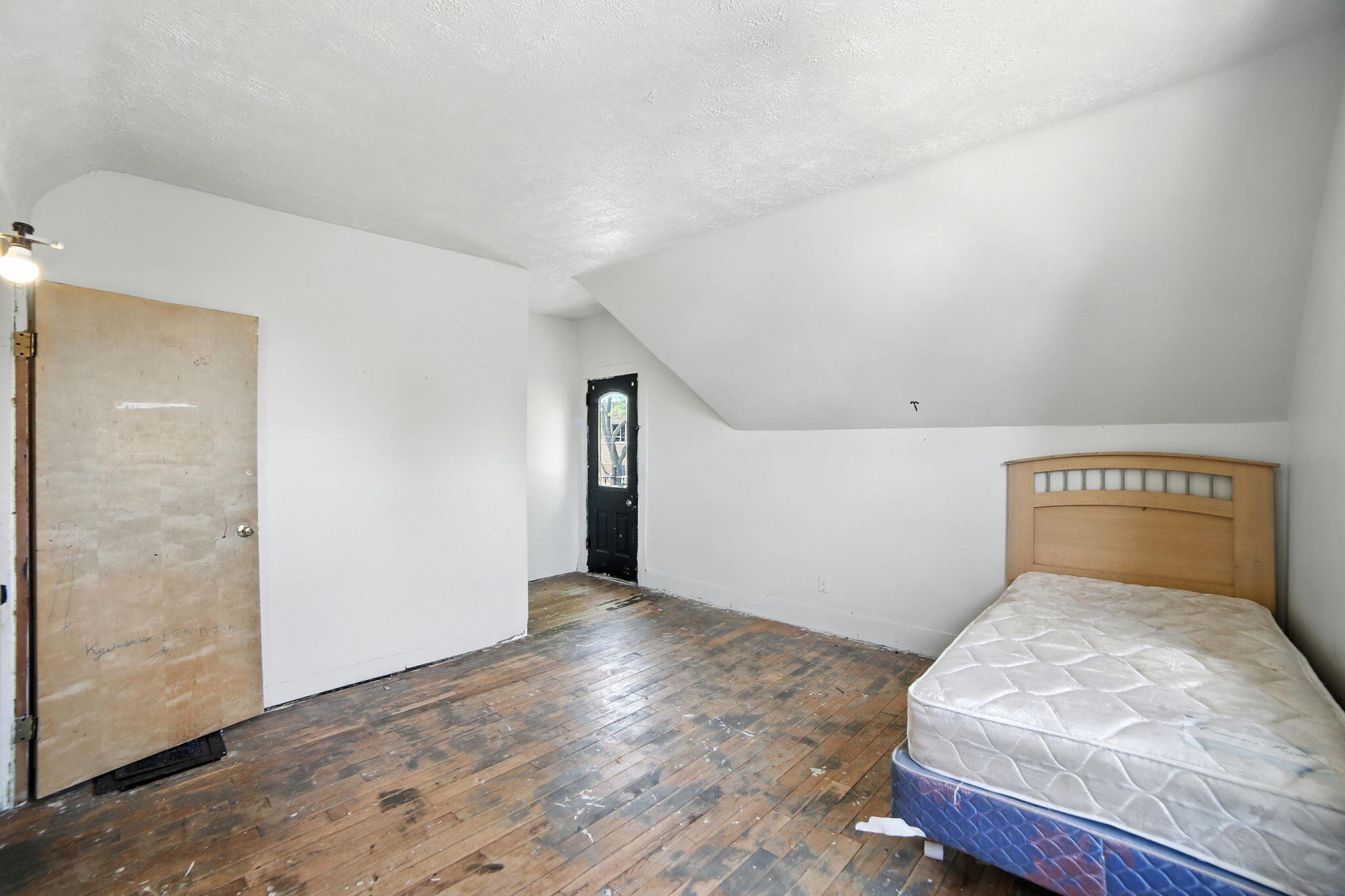 404 South Bridge Street Belding, MI 48809 - Photo 19 of 30 18-web-or-mls-IMG_9577 Evan Connor Stove