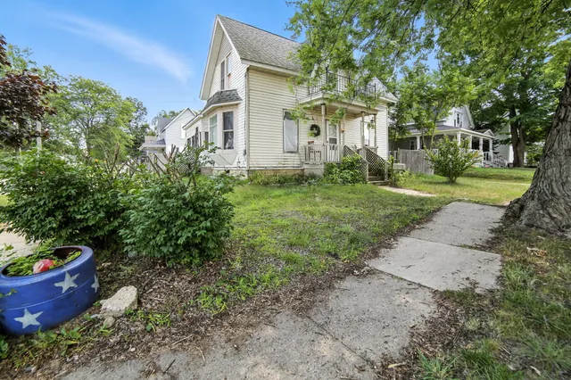 $128,000 | 404 South Bridge Street, Belding, MI 48809