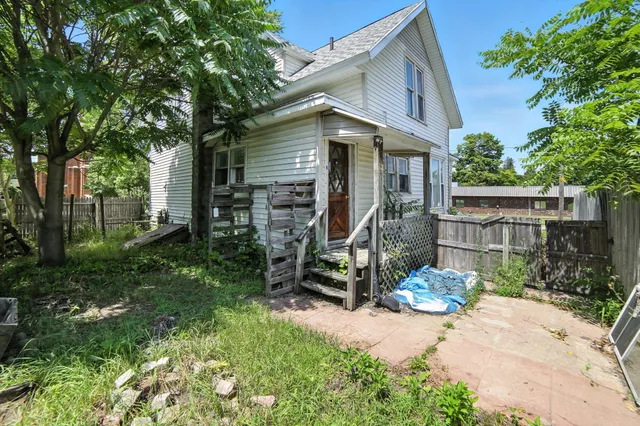 $128,000 | 404 South Bridge Street, Belding, MI 48809