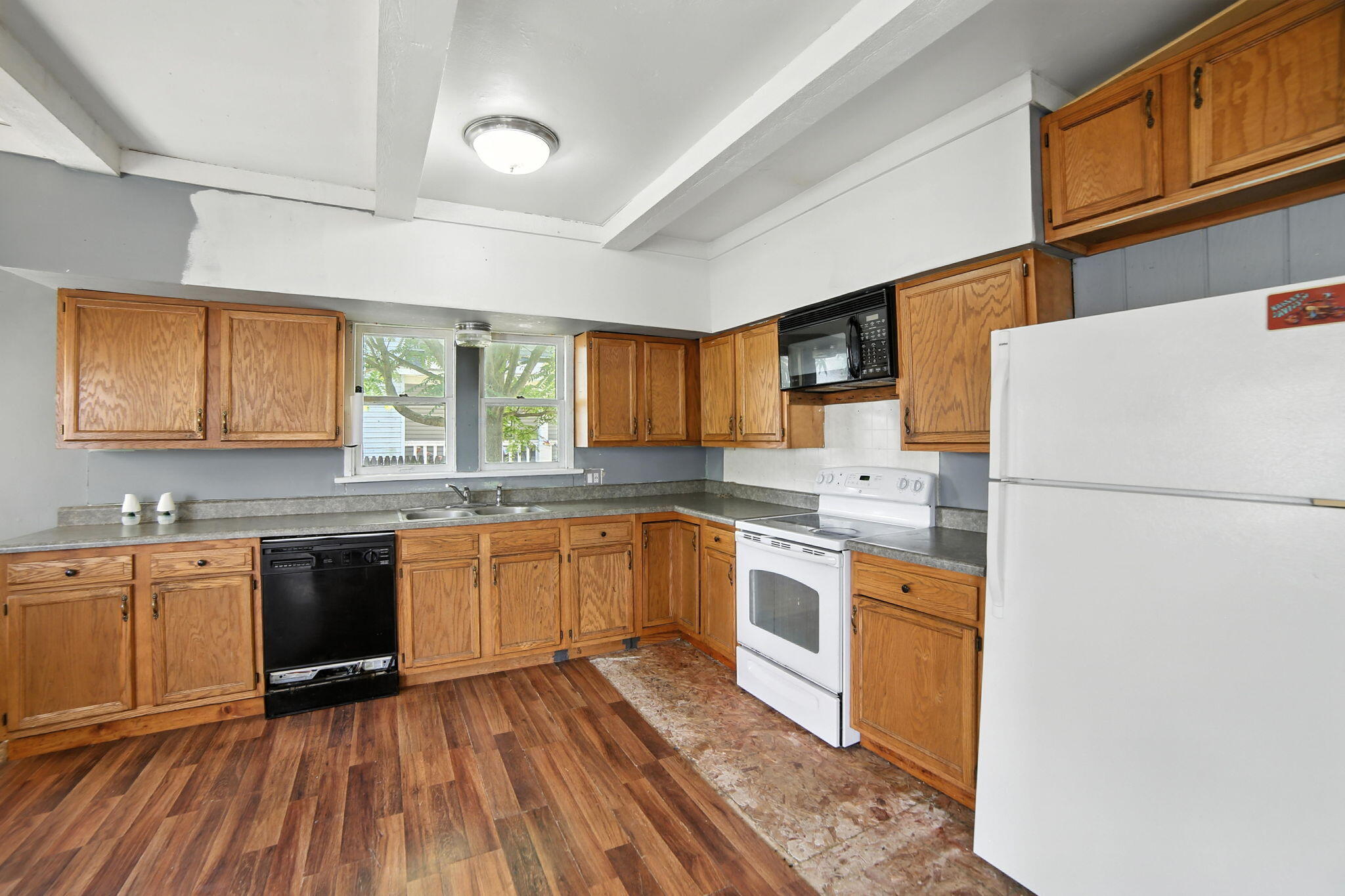 404 South Bridge Street Belding, MI 48809 - Photo 10 of 30 9-web-or-mls-IMG_9547 Evan Connor Stover