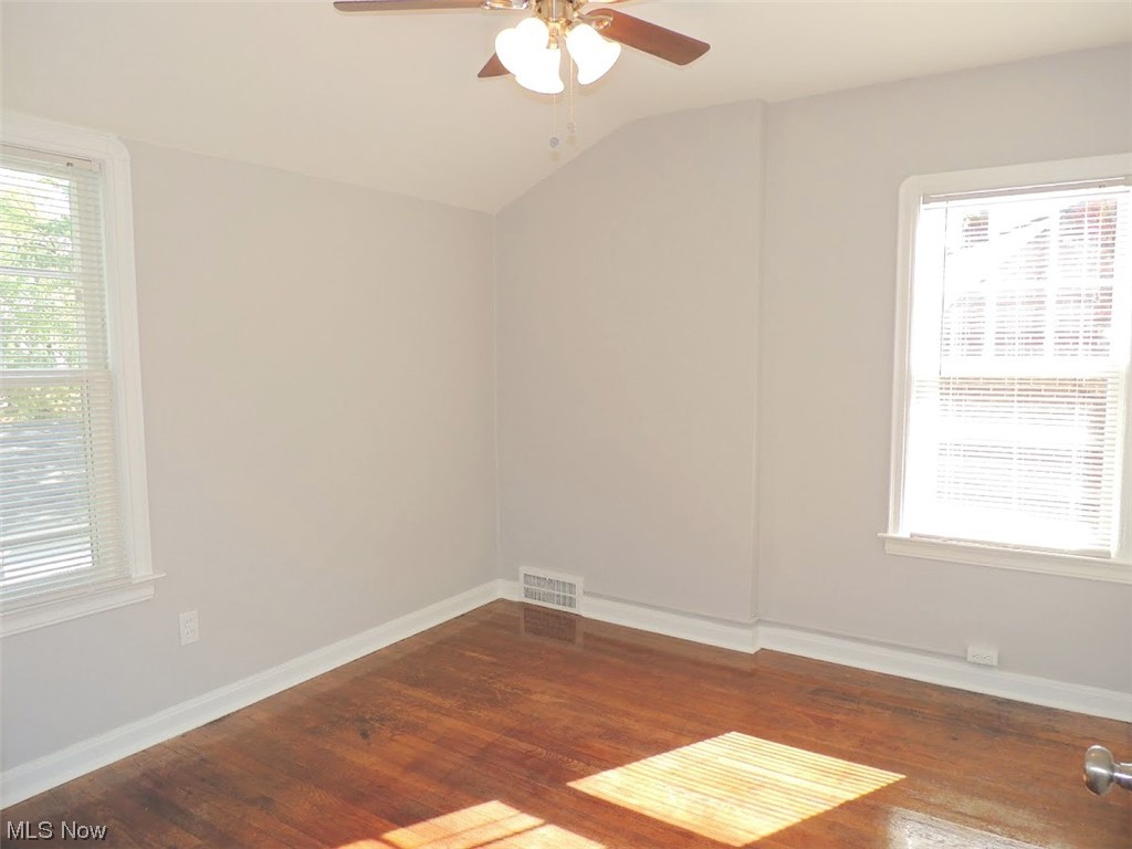 977 Woodview Road Cleveland, OH 44121 - Photo 10 of 20