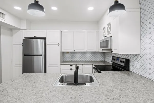 $1,825 | 1717 East Union Hills Drive, Unit 1035, Phoenix, AZ 85024