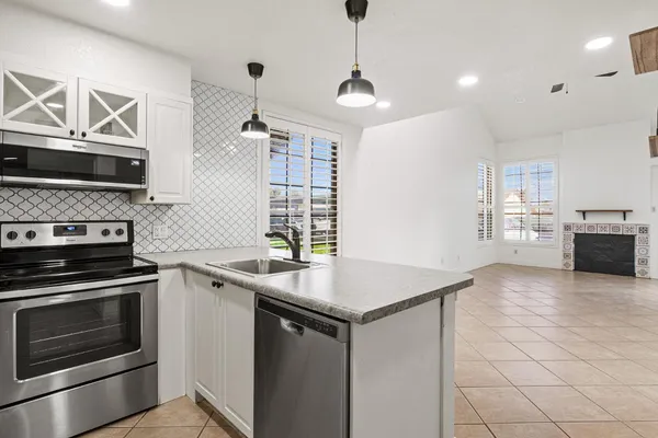 $1,825 | 1717 East Union Hills Drive, Unit 1035, Phoenix, AZ 85024