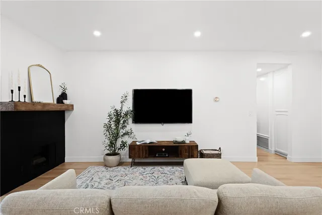 $998,000 | 4477 Wilshire Boulevard, Unit 202, Los Angeles, CA 90010