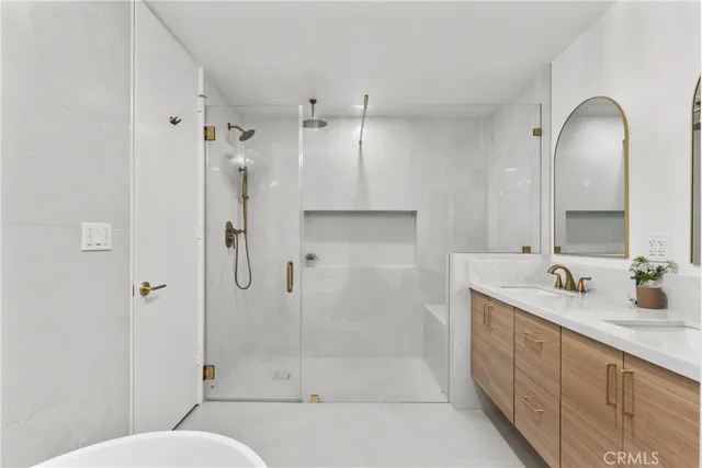 $998,000 | 4477 Wilshire Boulevard, Unit 202, Los Angeles, CA 90010