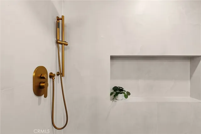 $998,000 | 4477 Wilshire Boulevard, Unit 202, Los Angeles, CA 90010