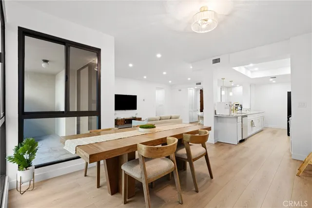 $998,000 | 4477 Wilshire Boulevard, Unit 202, Los Angeles, CA 90010