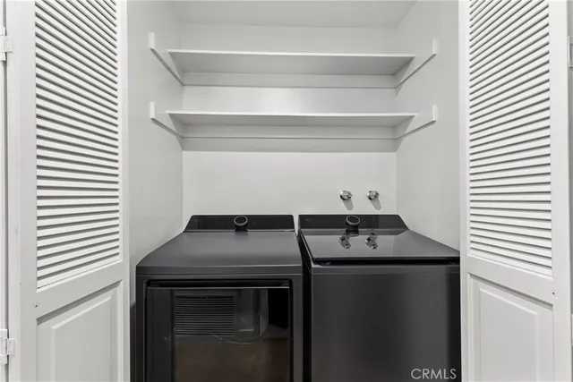 $998,000 | 4477 Wilshire Boulevard, Unit 202, Los Angeles, CA 90010