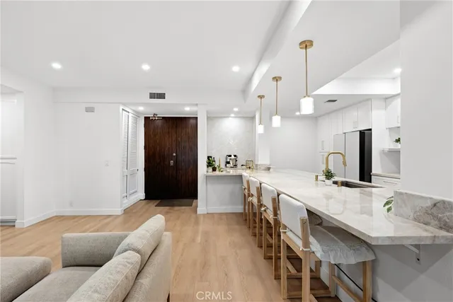 $998,000 | 4477 Wilshire Boulevard, Unit 202, Los Angeles, CA 90010