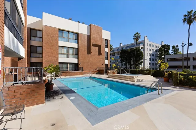 $998,000 | 4477 Wilshire Boulevard, Unit 202, Los Angeles, CA 90010