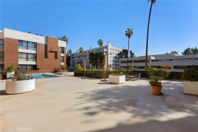$998,000 | 4477 Wilshire Boulevard, Unit 202, Los Angeles, CA 90010