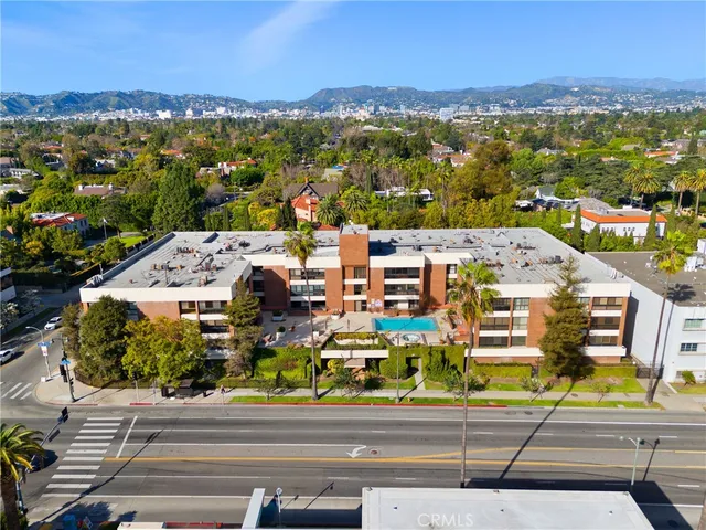 $998,000 | 4477 Wilshire Boulevard, Unit 202, Los Angeles, CA 90010