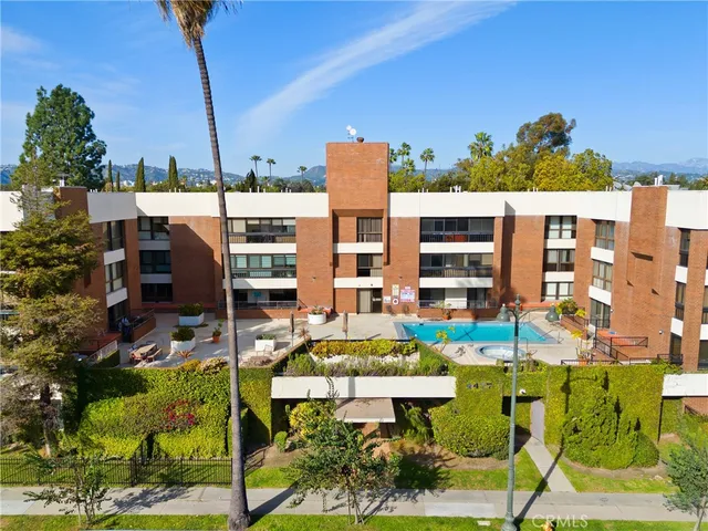 $998,000 | 4477 Wilshire Boulevard, Unit 202, Los Angeles, CA 90010