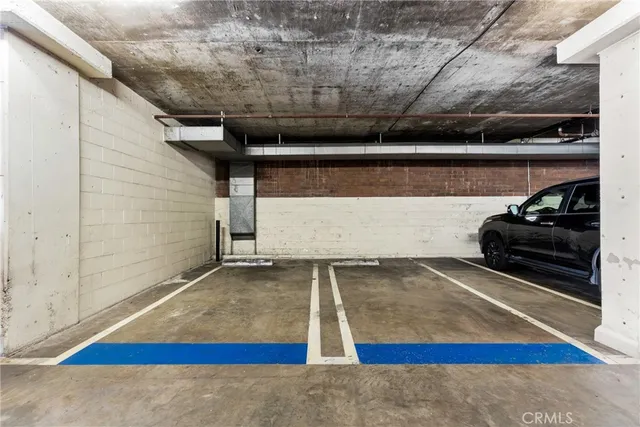 $998,000 | 4477 Wilshire Boulevard, Unit 202, Los Angeles, CA 90010