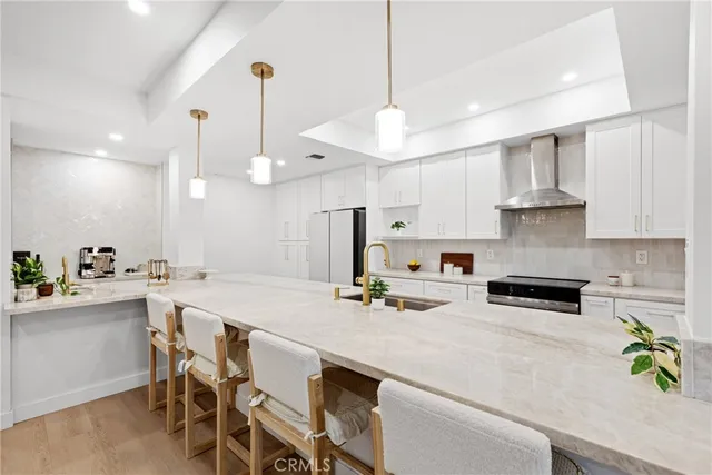 $998,000 | 4477 Wilshire Boulevard, Unit 202, Los Angeles, CA 90010