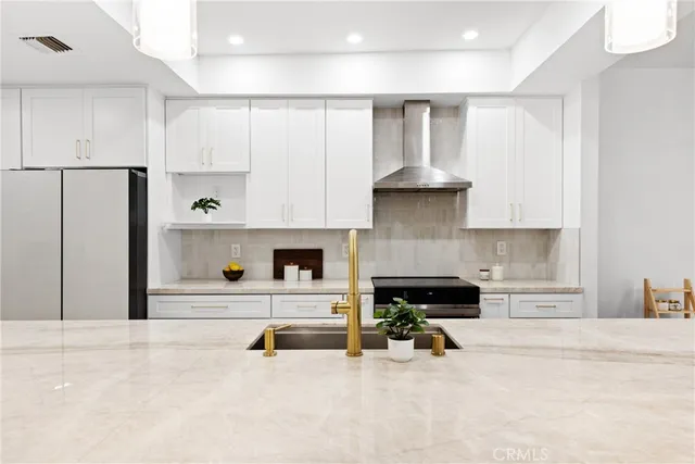 $998,000 | 4477 Wilshire Boulevard, Unit 202, Los Angeles, CA 90010