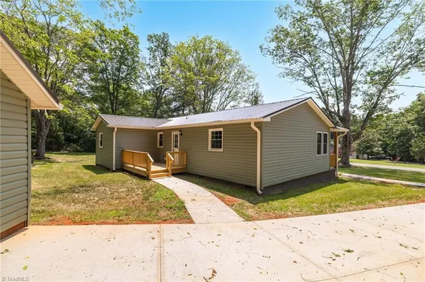 $219,900 | 129 Redwood Road, Eden, NC 27288