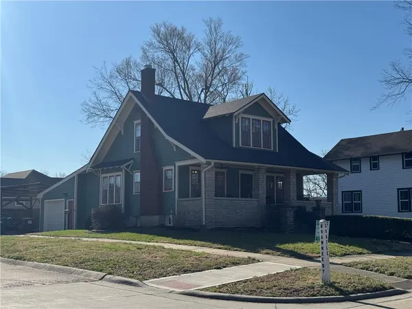 $260,000 | 301 South Castle Street, Paola, KS 66071