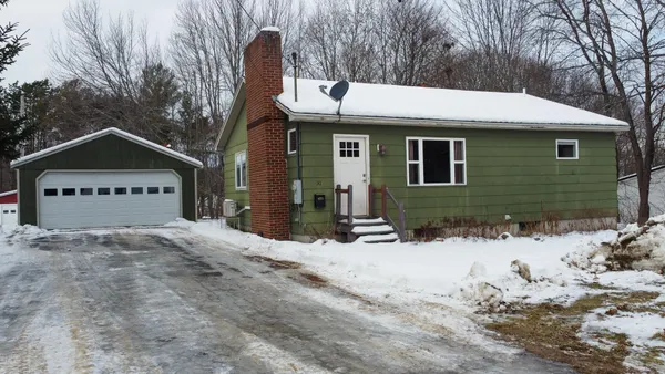 $229,000 | 31 Edwards Street, Lincoln, ME 04457