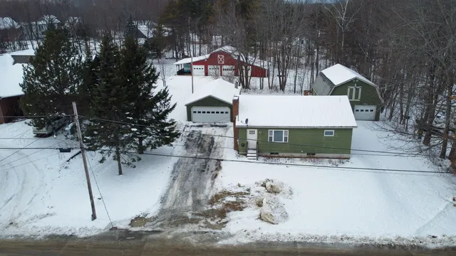 $229,000 | 31 Edwards Street, Lincoln, ME 04457