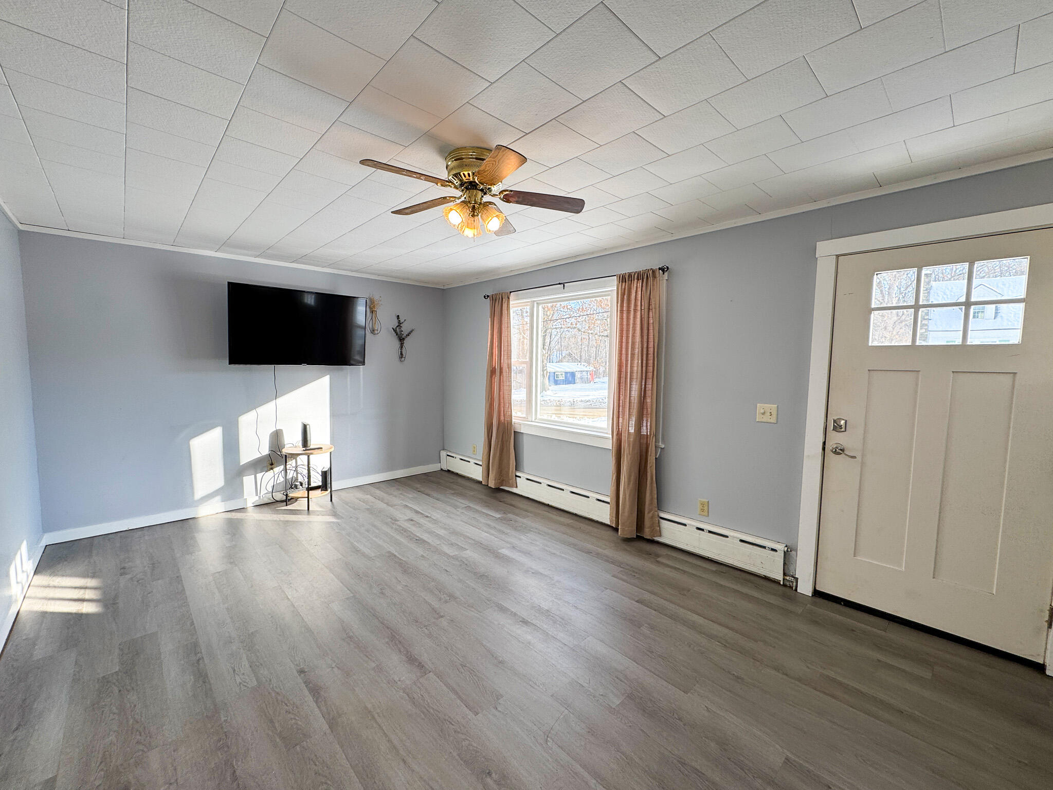 31 Edwards Street Lincoln, ME 04457 - Photo 9 of 23 9