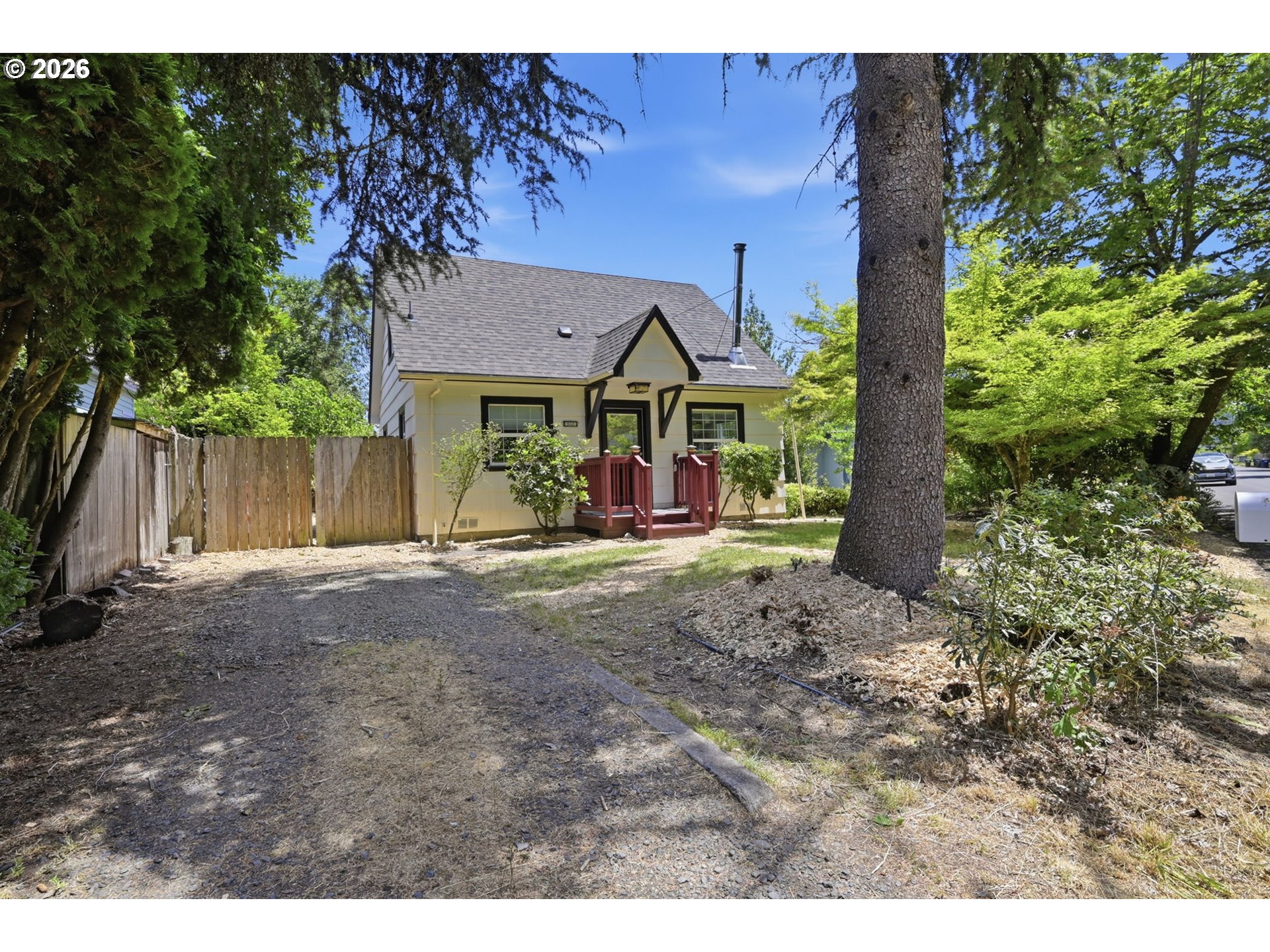 955 Kelly Boulevard Springfield, OR 97477 - Photo 2 of 44