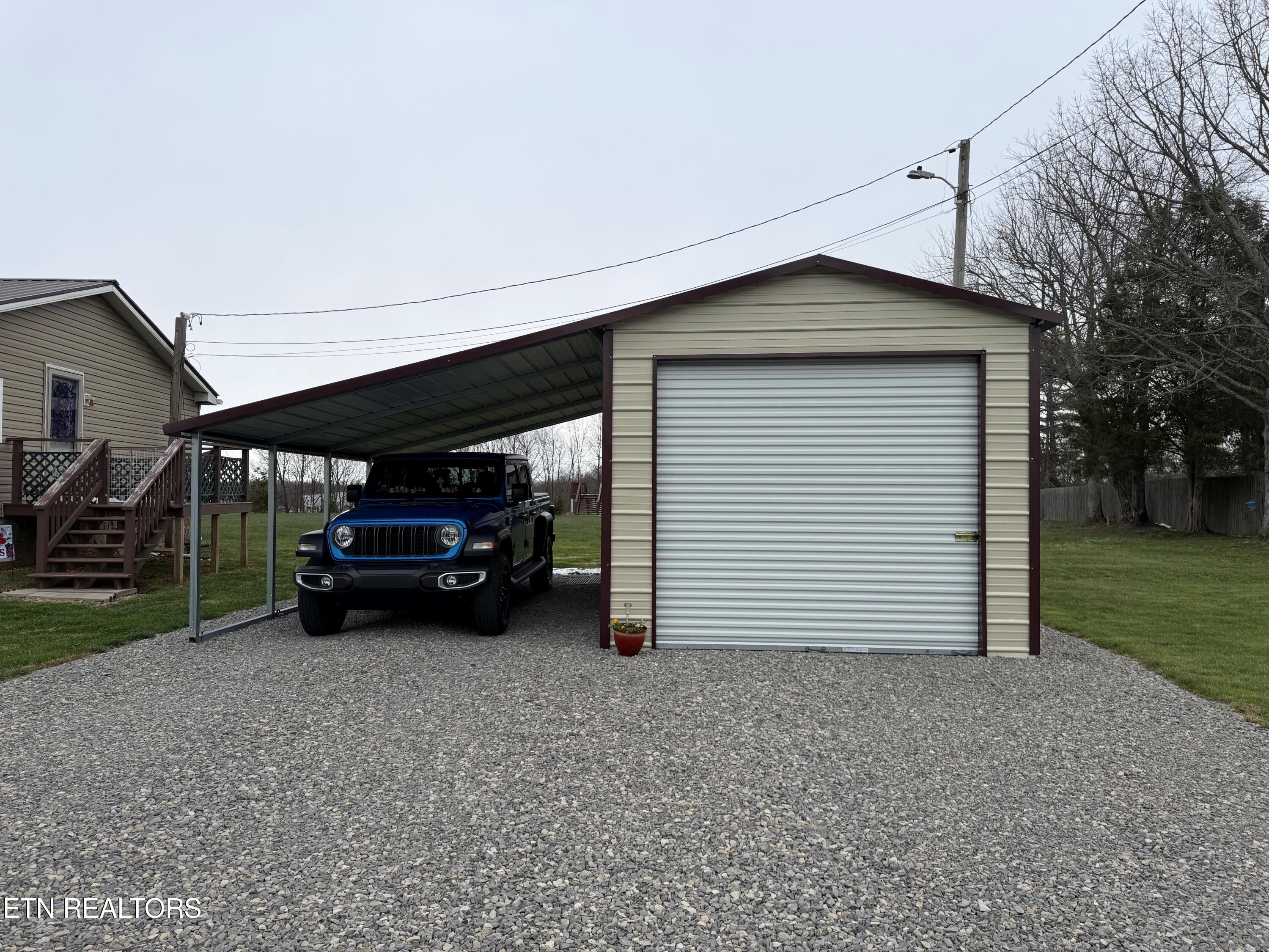 6998 Plateau Road Crossville, TN 38571 - Photo 27 of 28 6889 Plateau Rd garage1