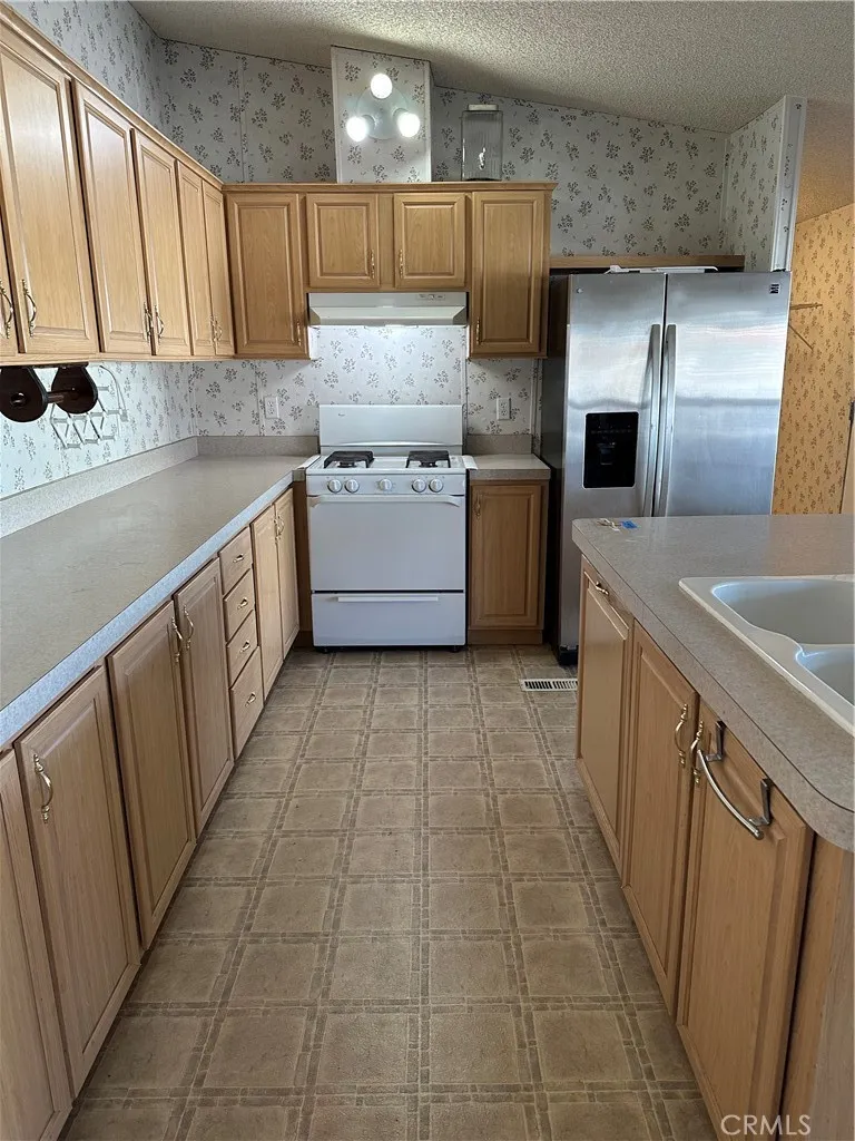 20843 Waalew Road, Unit C83 Apple Valley, CA 92307 - Photo 9 of 24