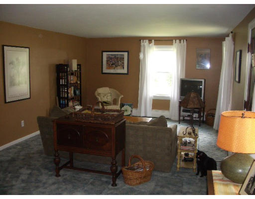 165 State Road Templeton, MA 01436 - Photo 2 of 9 a living room with furniture