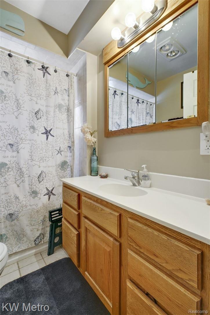 27283 Bunert Road Warren, MI 48088 - Photo 10 of 16 dsc01399-dsc01401.jpg