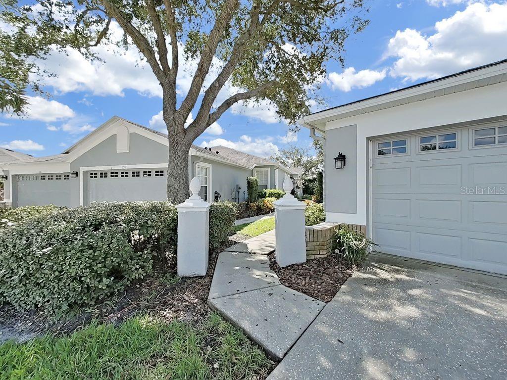 6077 Sandhill Ridge Drive Lithia, FL 33547 - Photo 3 of 58