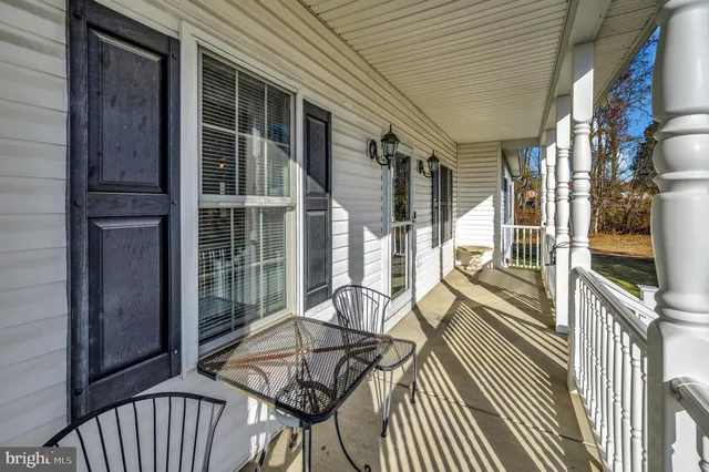 a view of back yard of the house