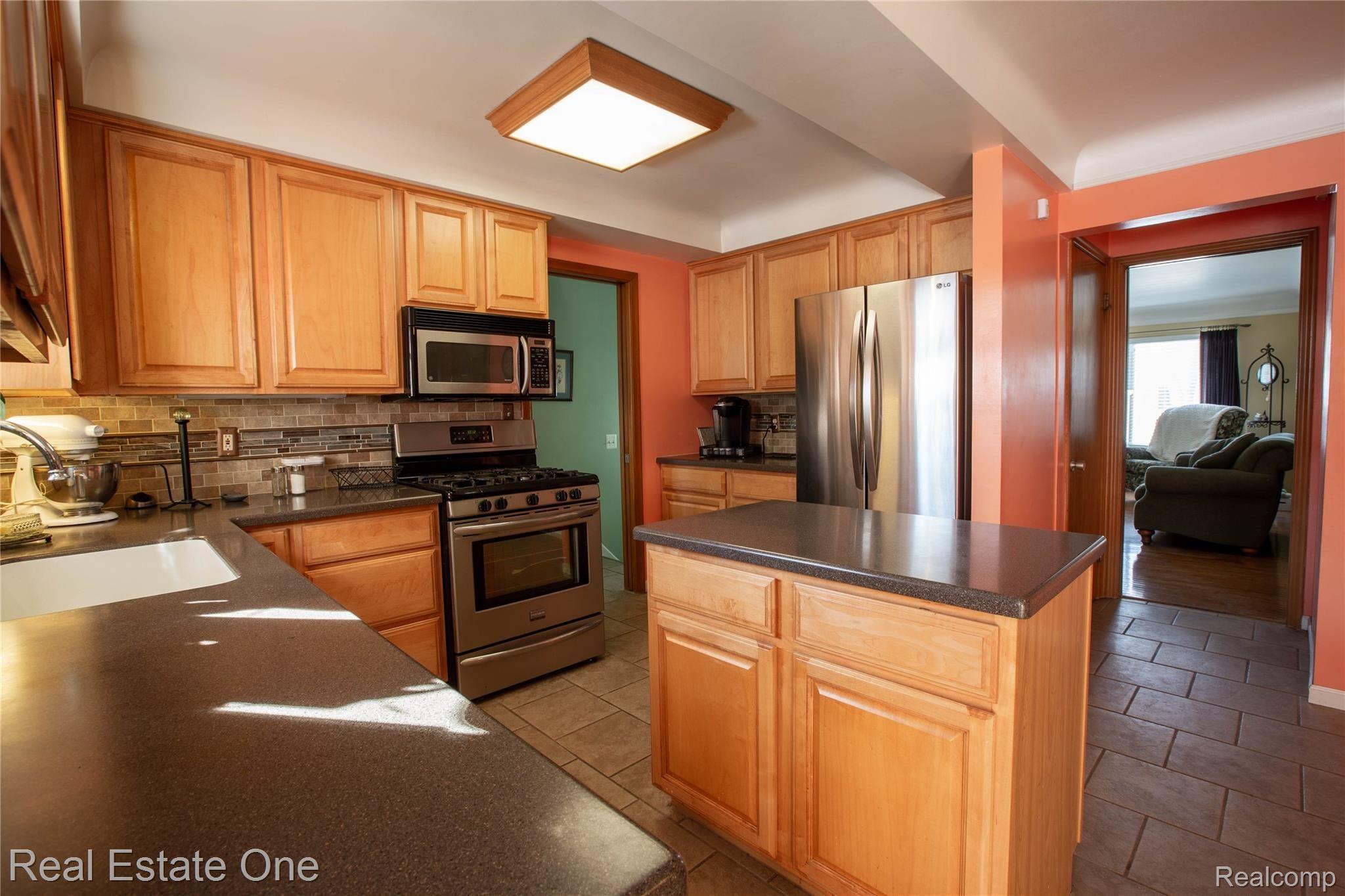 27326 Jean Road Warren, MI 48093 - Photo 6 of 21 0S4A5228-HDR.jpg