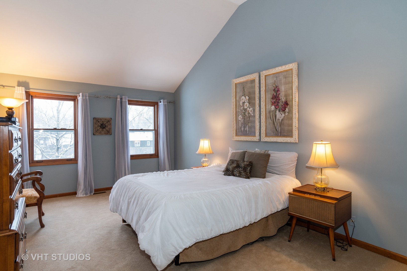 31W740 Russell Road Wayne, IL 60184 - Photo 7 of 20 a bedroom with a bed and a desk