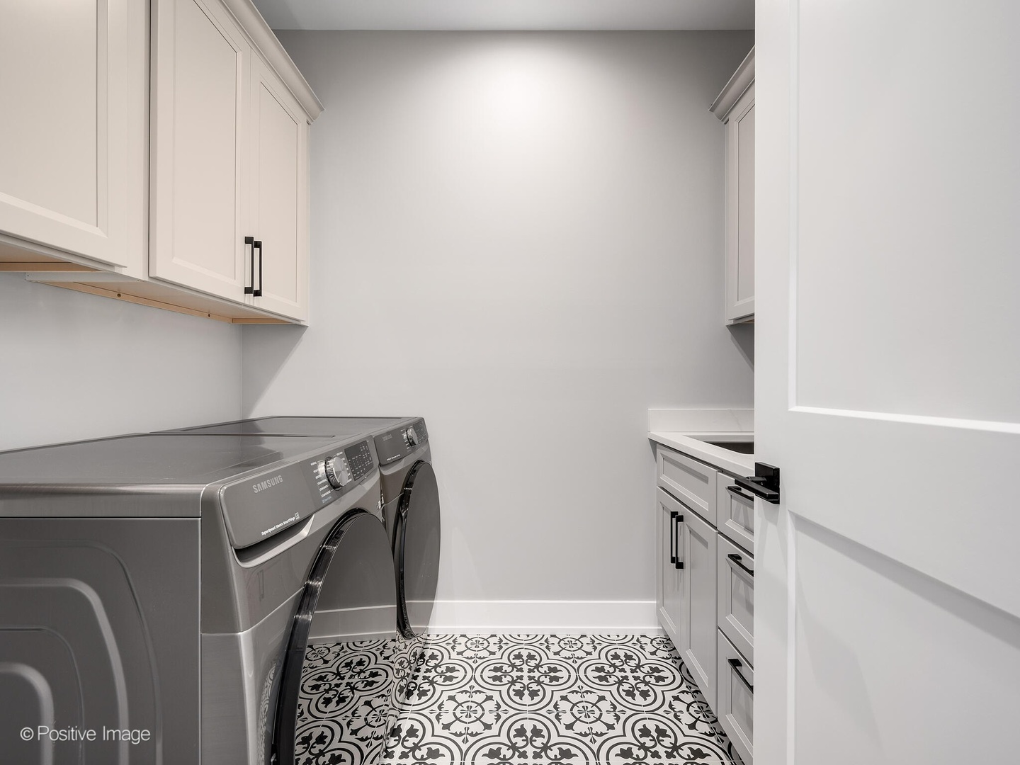 609 North County Line Road Hinsdale, IL 60521 - Photo 21 of 42 a utility room with dryer and washer