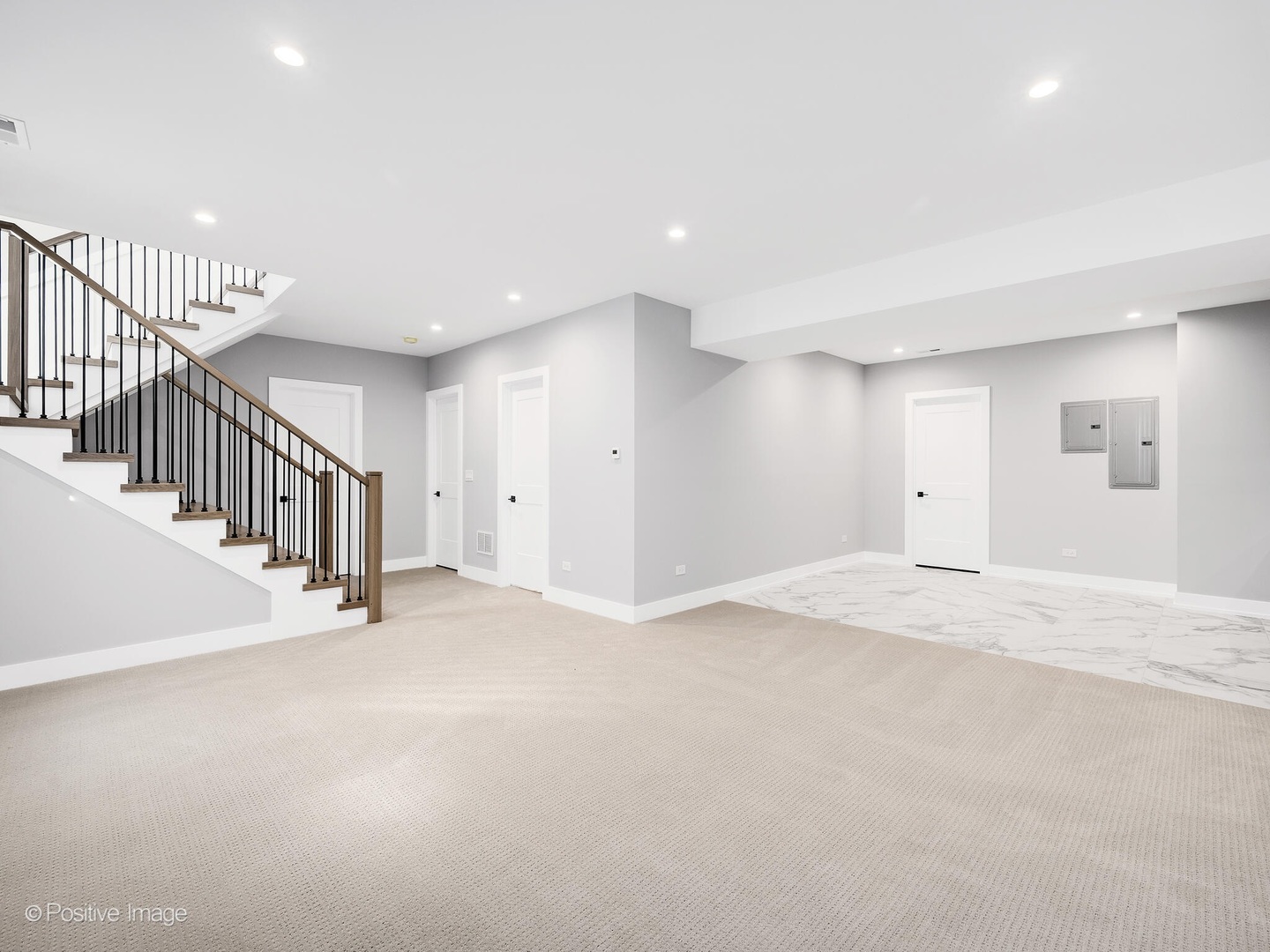 609 North County Line Road Hinsdale, IL 60521 - Photo 25 of 42 a view of an empty room with wooden floor