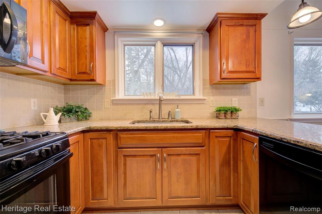 654 Old Perch Road Rochester Hills, MI 48309 - Photo 20 of 61