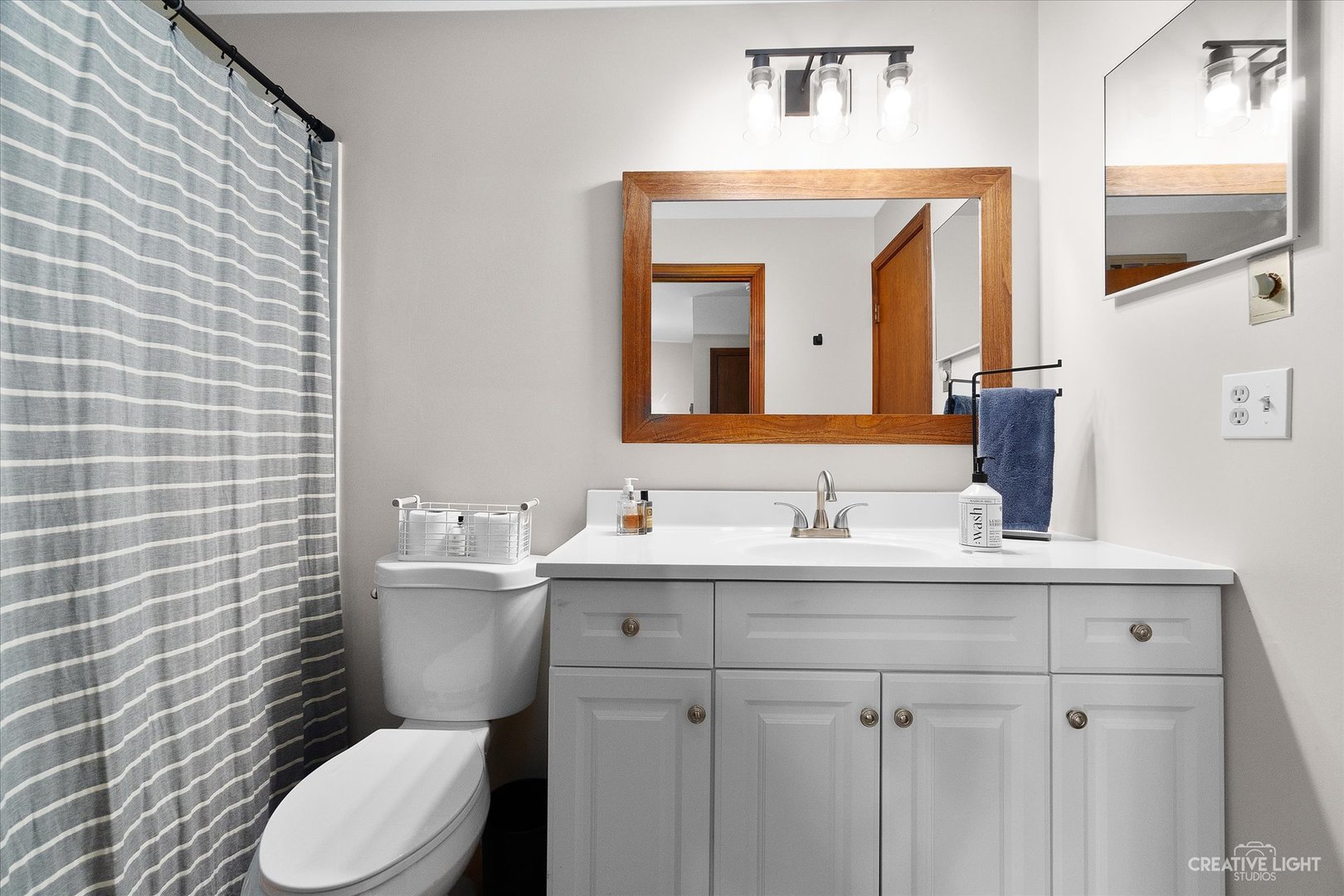8N510 Thomas Road Hampshire, IL 60140 - Photo 17 of 33 a bathroom with a toilet a sink a mirror and vanity