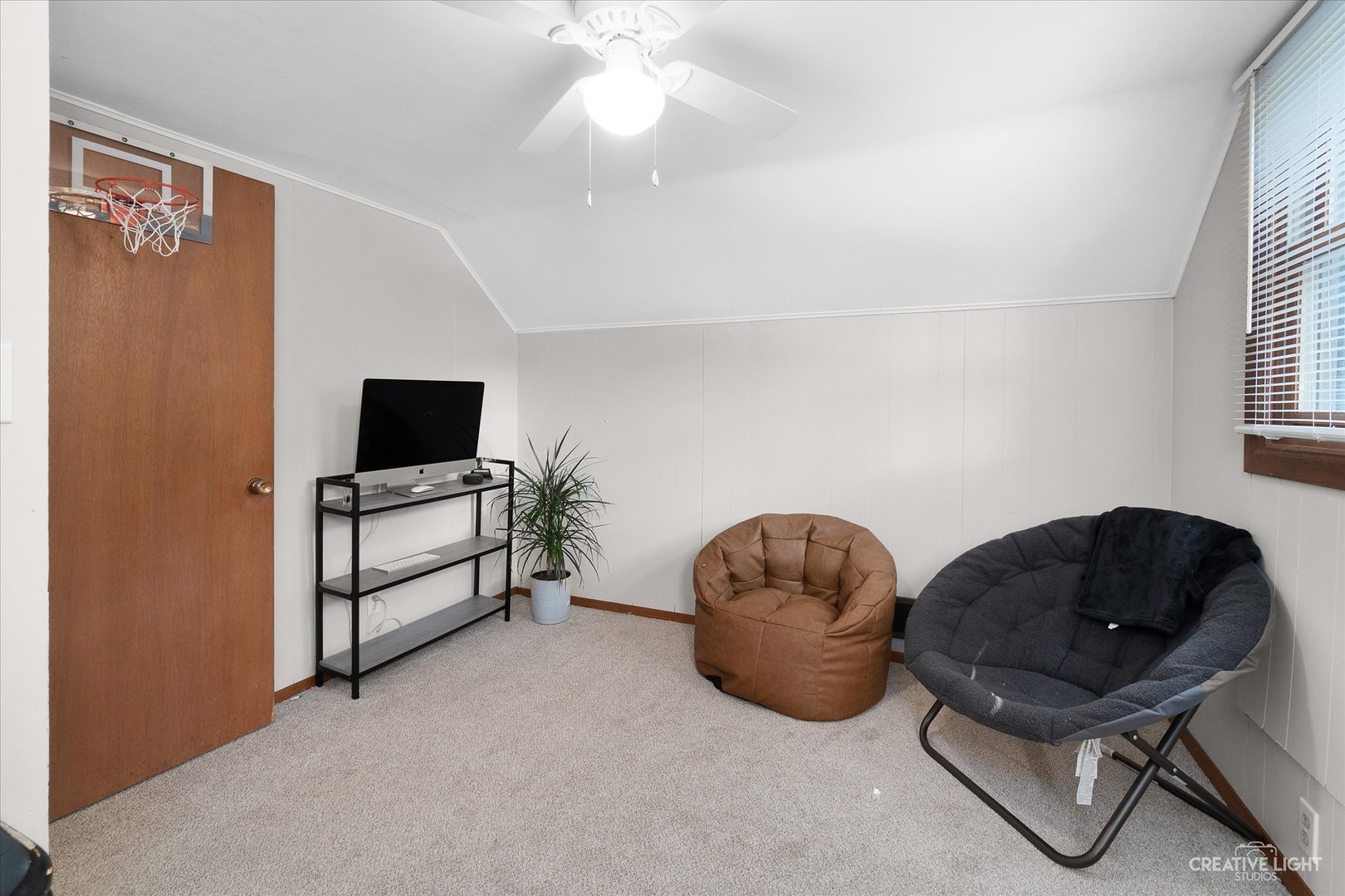 8N510 Thomas Road Hampshire, IL 60140 - Photo 21 of 33 a living room with furniture and a flat screen tv