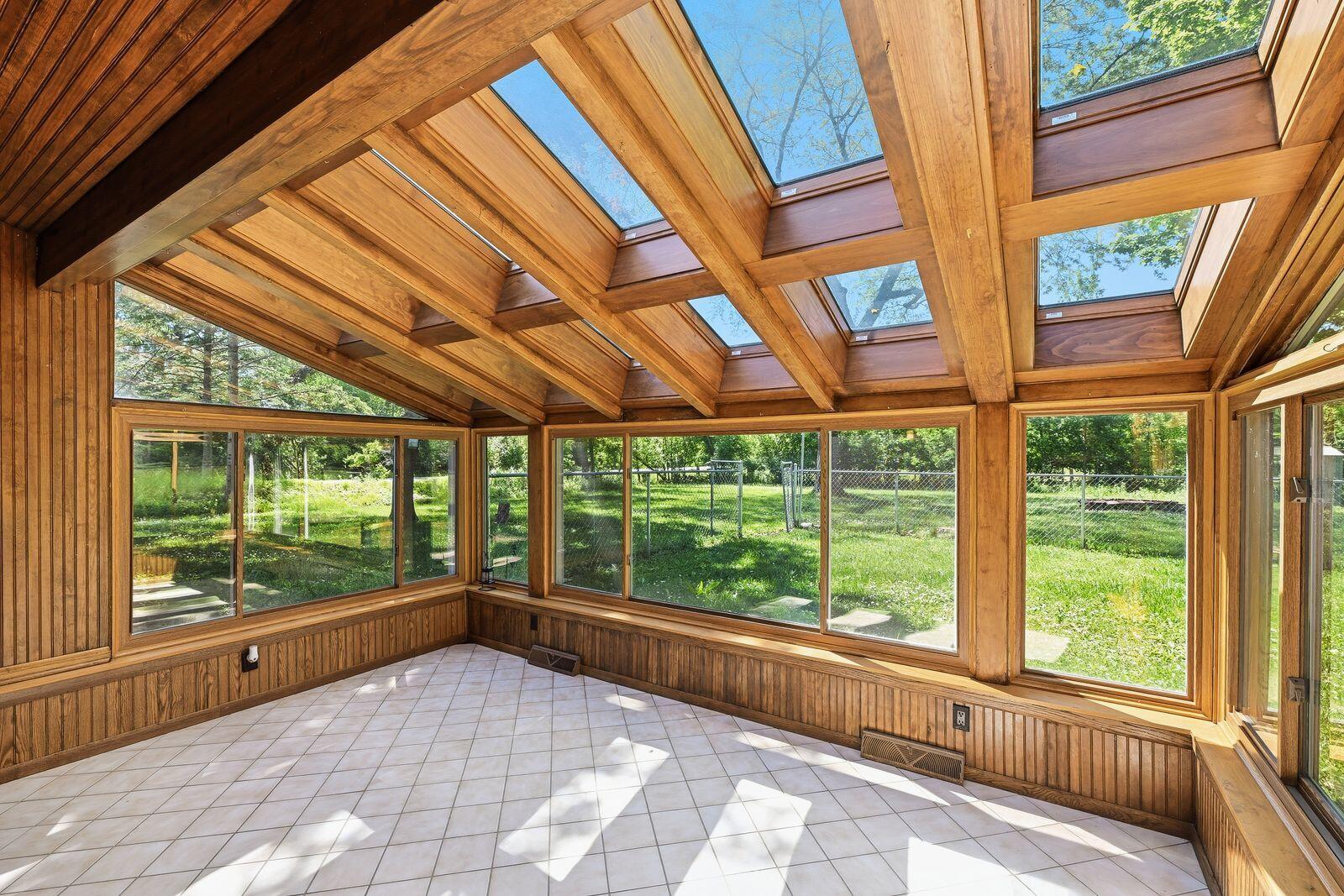 611 West Mequon Road Mequon, WI 53092 - Photo 4 of 36 21