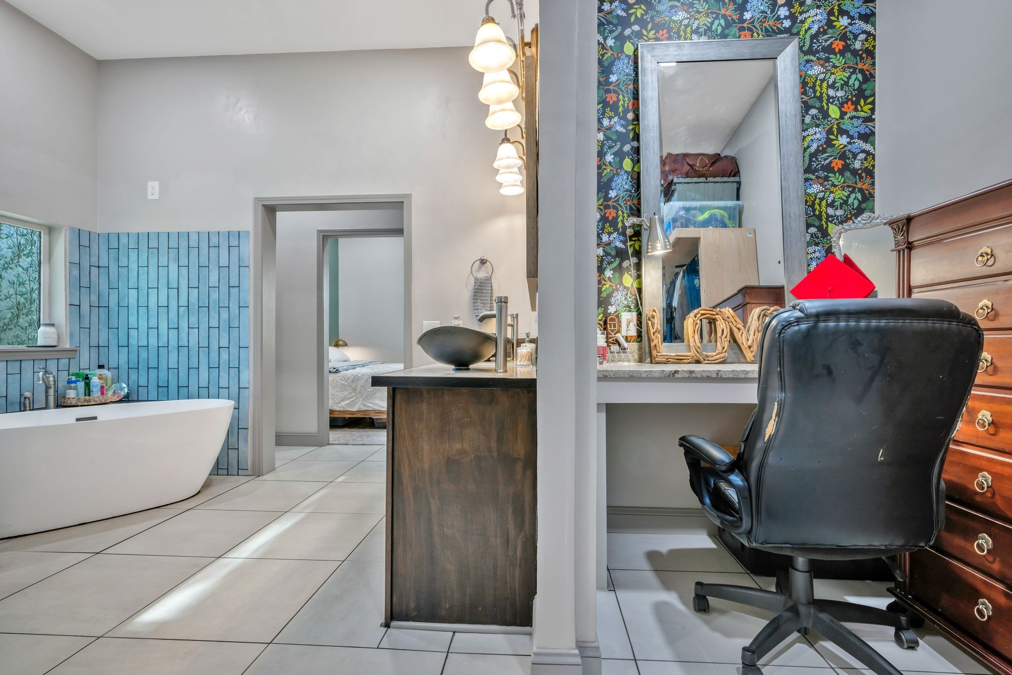 399 Coaling Road Charlotte, TN 37036 - Photo 20 of 73 a living room with furniture and a window
