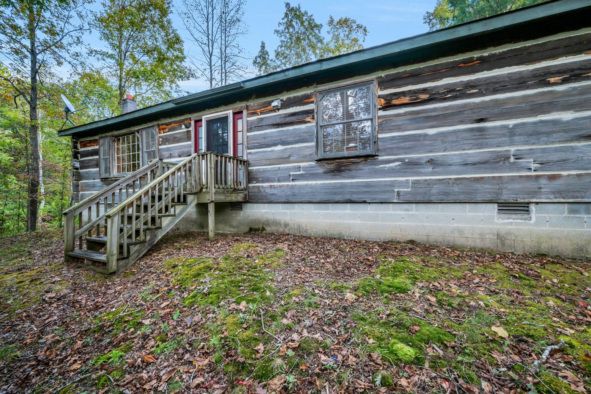 399 Coaling Road Charlotte, TN 37036 - Photo 52 of 73 a balcony with trees in the background