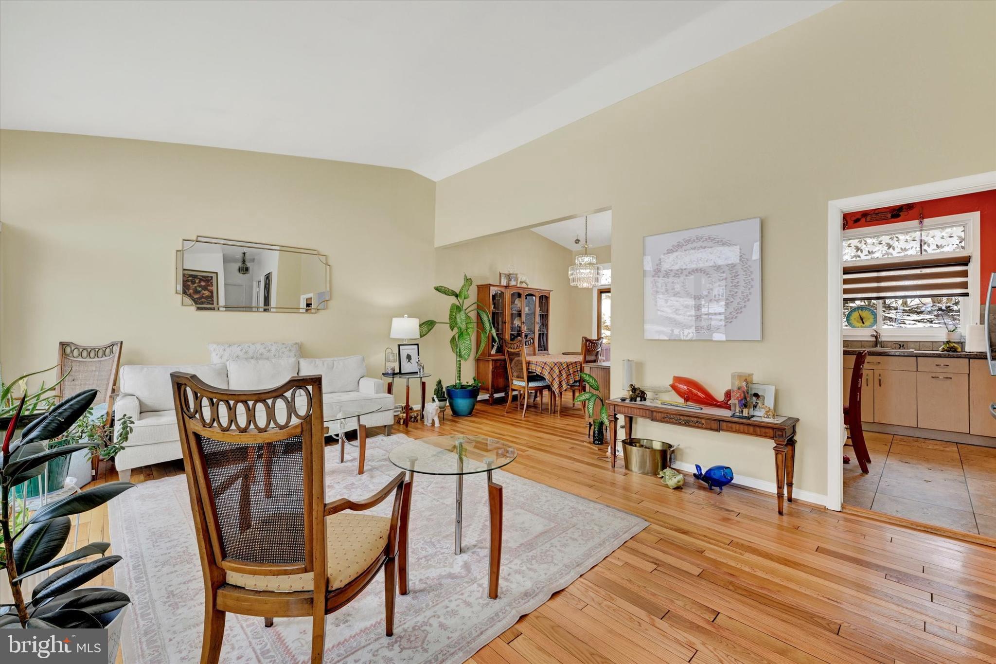 6816 Timberlane Road Baltimore, MD 21209 - Photo 3 of 25