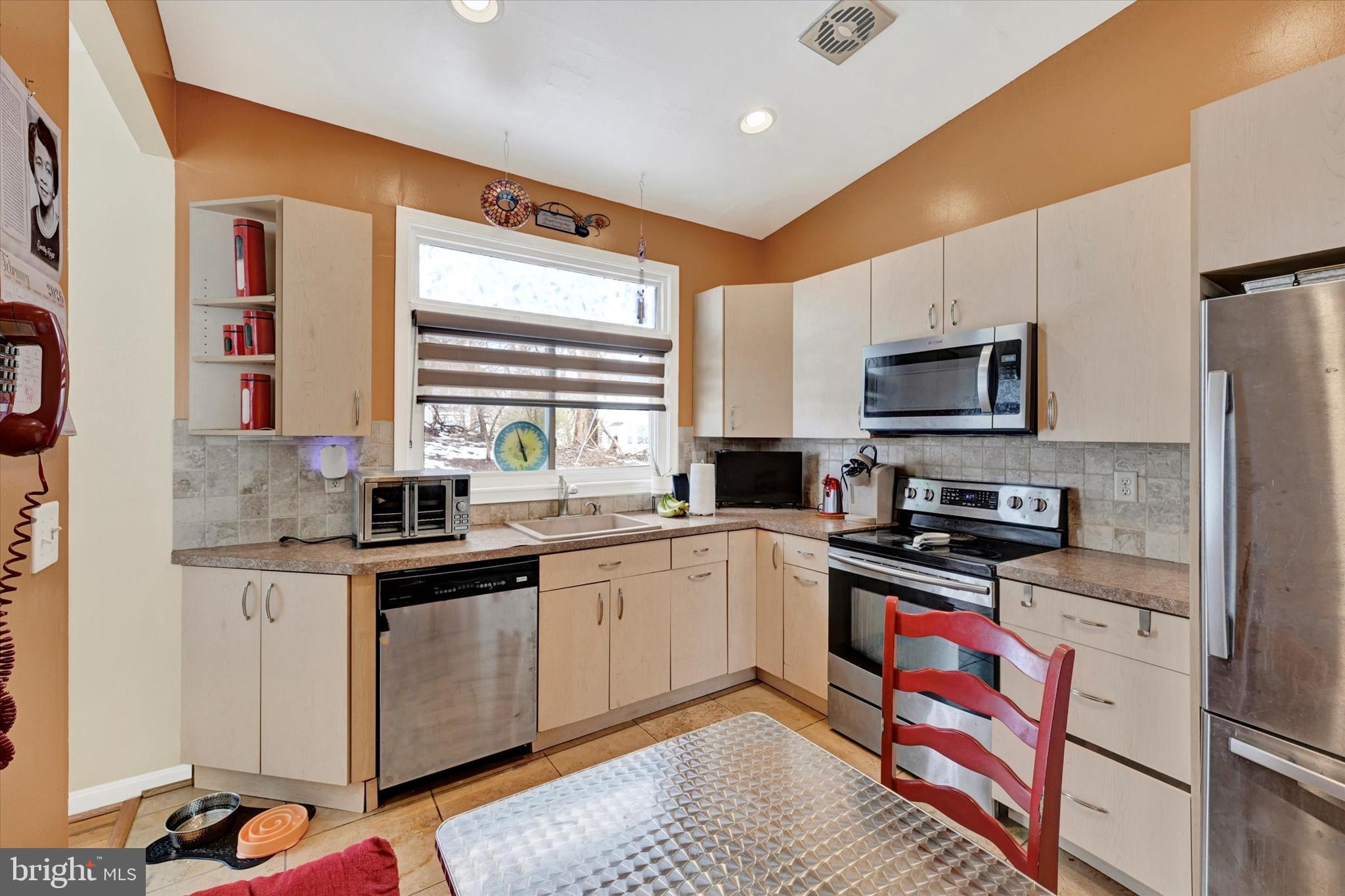 6816 Timberlane Road Baltimore, MD 21209 - Photo 7 of 25